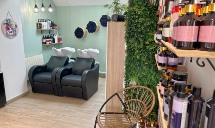 Charlotte s’en mêle : Coiffeur à Saint-Georges-du-Bois