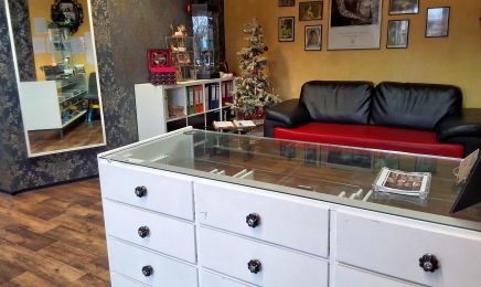 Luci‘s Tattoo Piercing Studio: Kosmetikstudio in Haßfurt