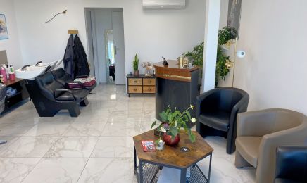 V2L Coiffure : Coiffeur à Manot