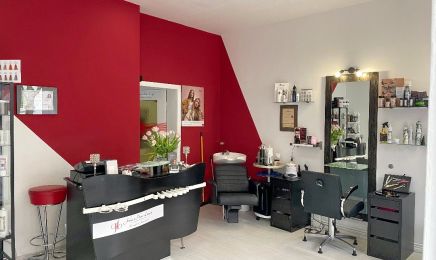 Julias Hair Lounge: Kosmetikstudio in Witten