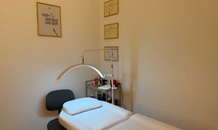 BELLARIA - Tâches de rousseur - Browlift - Blanchiment et strass dentaire : Manucure à La Valette-du-Var