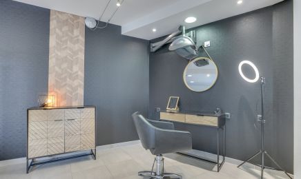 La Cabane du Coiffeur & Juste un Instant (Prothésiste Ongulaire) : Coiffeur à Pont-Péan