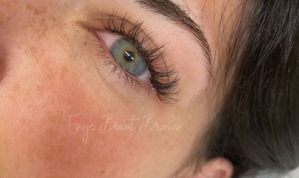Eugé Beauté Brows : Manucure à Brignoles
