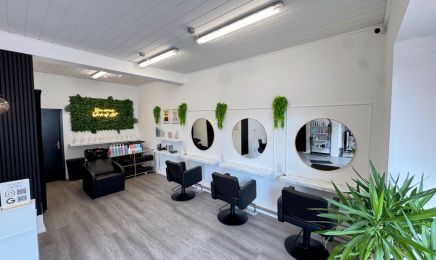 Hairs By Valerie: Friseur in Gummersbach