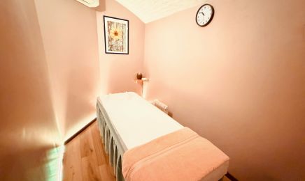 LA REINE MASSAGE EPILATION MANUCURE : Institut de beauté à Paris