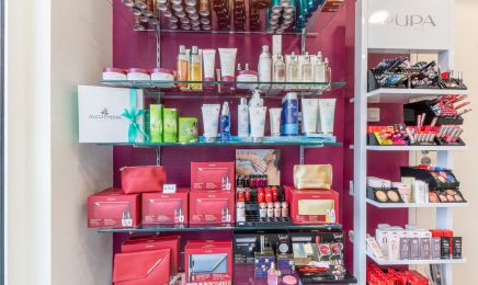 Ombr’elle Esthétique : Manucure à Étoges
