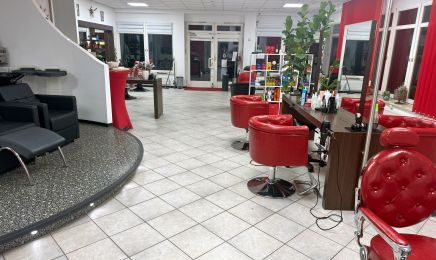 Red Cut: Kosmetikstudio in Rellingen