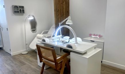 MAISON MK BAR A ONGLES : Coiffeur à Aubagne