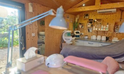 L'atelier beauté by Emilye : Institut de beauté à Chevroux