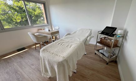Les soins de Laurie : luxopuncture et prothésiste ongulaire : Manucure à Cannes