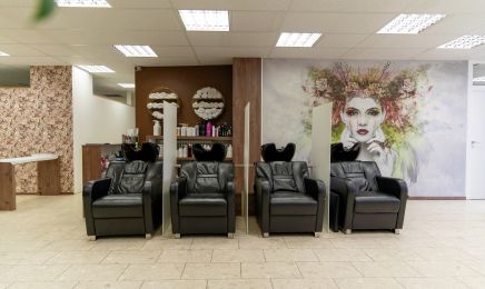 Haarkunst: Kosmetikstudio in Neusäß