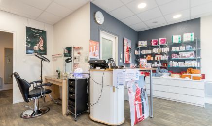 Ombr’elle Esthétique : Manucure à Étoges