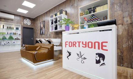 NURI Friseursalon: Kosmetikstudio in München