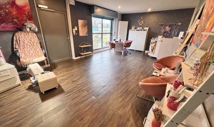 Débo's'Ongles : Institut de beauté à Saint-Romain-de-Jalionas