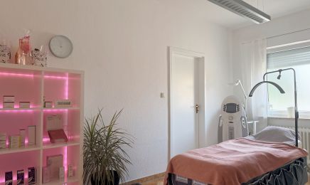 Chiceria Beautysalon & SMP Scalp Micropigmentierung: Friseur in Traunreut