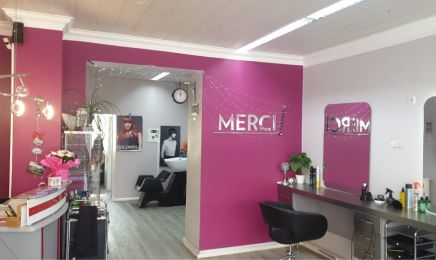 MERCI Hair & Beautylounge: Friseur in Düsseldorf