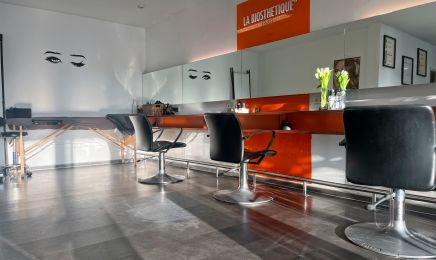 Schnittstelle Farbe I Volumen I Frisur: Kosmetikstudio in Kirchardt