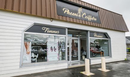 Phoenix coiffure (prothésiste ongulaire, technicienne de cils, sourcils, réflexologie) : Barbier à Bénouville