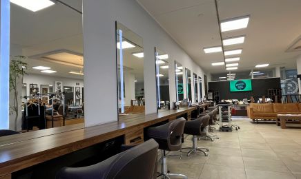 Coiffeur Cocosh: Kosmetikstudio in Königsbrunn