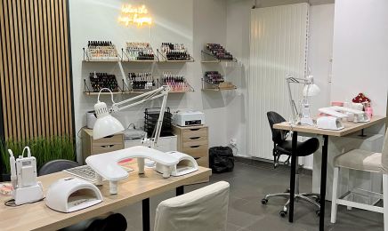 Angelina's Nailart and More : Institut de beauté à Audun-le-Tiche
