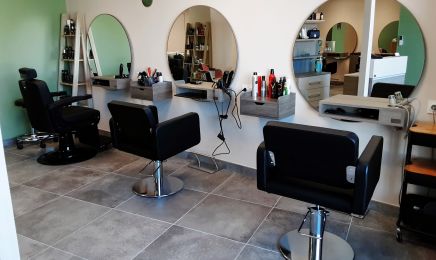 Berang Hair : Coiffeur à Yzernay