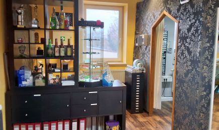 Luci‘s Tattoo Piercing Studio: Kosmetikstudio in Haßfurt