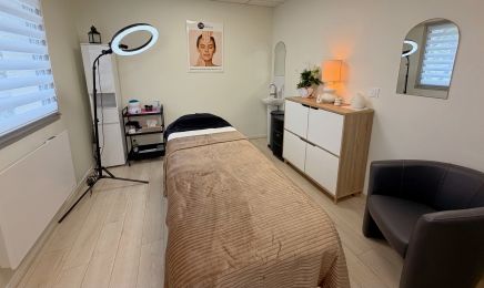 Les Soins de Pau' - Maquillage permanent des sourcils : Institut de beauté à Betton