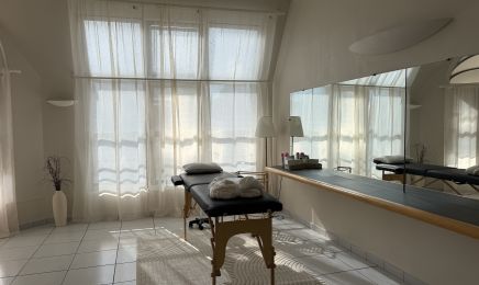 Elégance institut de Beauté : Manucure à Contrexéville