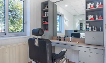 La Fille qui Coiffe : Coiffeur à Marthon