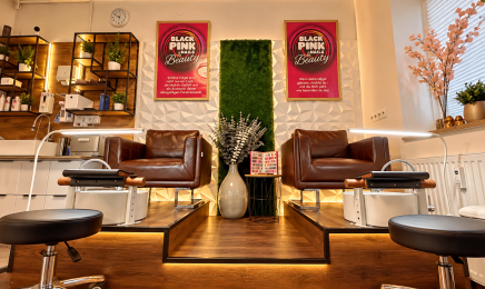BLACK PINK NAILS Unterföhring: Friseur in Unterföhring