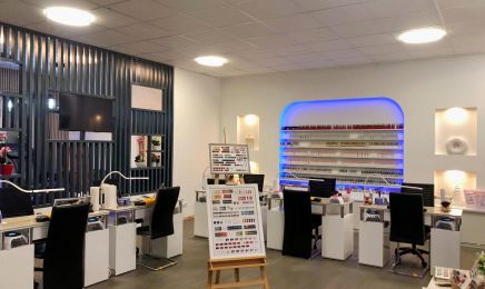 Annie Nails: Nagelstudio in Wiesbaden