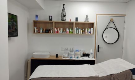L'atelier beauté by esthétique Laura : Manucure à Montauroux