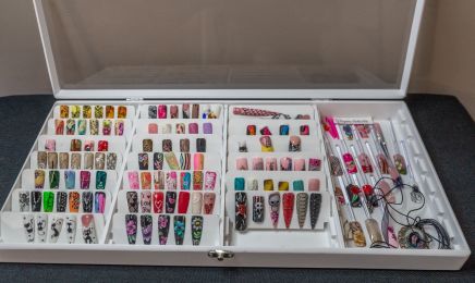 Poupée Nails Art  : Coiffeur à Loudéac