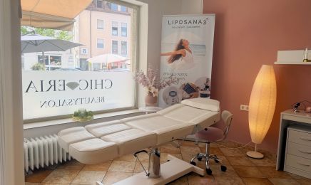Chiceria Beautysalon & SMP Scalp Micropigmentierung: Friseur in Traunreut