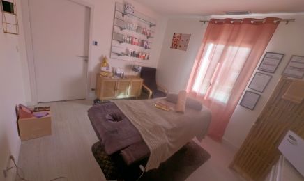 MOANA MASSAGE & ESTHÉTIQUE  : Institut de beauté à Le Thou