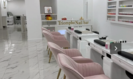 Triomphe Nail Bar : Institut de beauté à Paris