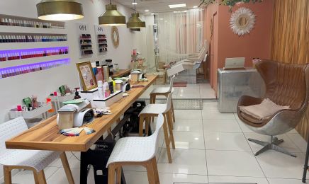 Kromatik Nails - Salon de beauté  : Manucure à Avignon
