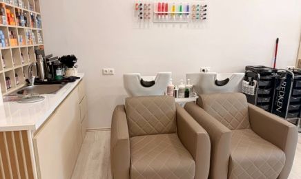 AY Hair &  Beauty: Kosmetikstudio in Duisburg