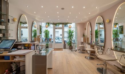 Yoni coiffure spécialiste coloration végétale  Ouvert 7/7 : Coiffeur à Paris
