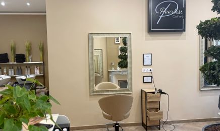 Peerless Coiffure : Manucure à Toulon