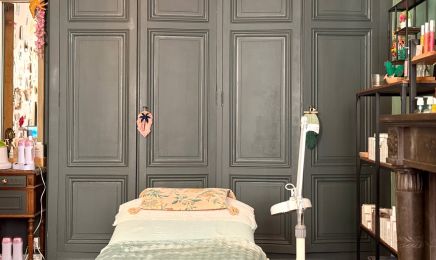 Adeline Bosc Estheticienne : Manucure à Beaujeu