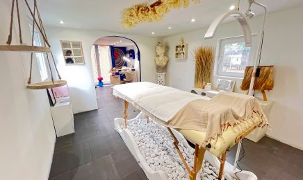 Vainoa Beauty ( Camping Le Mont )  : Manucure à Éperlecques