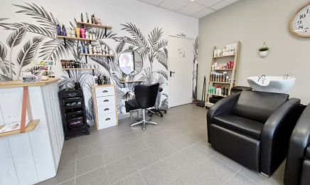 Apauline Hair  : Coiffeur à Villegouge