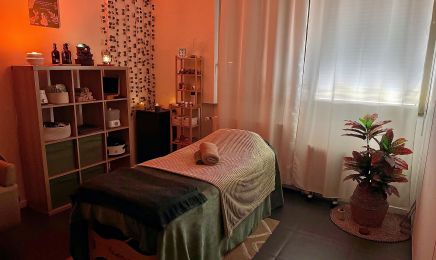 Gloire ô bien-être• Massage bien-être  Drainage lymphatique•Kobido•Intra-buccal : Manucure à Saint-Priest-en-Jarez
