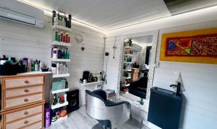 Conception H'air Ernst - Maître Coiffeur Visagiste & Coach de vie : Manucure à Bormes-les-Mimosas