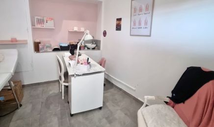 Your esthetik｜Head Spa : Manucure à Châteauneuf-les-Martigues
