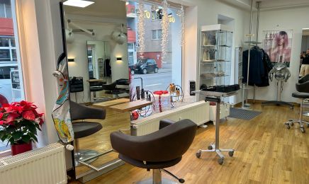 Friseursalon Haar Punkt Pasing: Friseur in München
