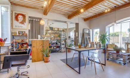 Caroline & Vous Experte Visagiste, Spécialiste Trichologue (maladies du cuir chevelu) : Coiffeur à Eyragues