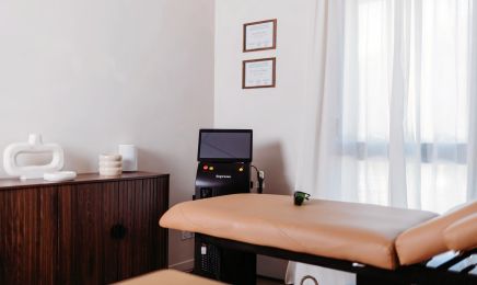 Clinic Aestheticare x Yna Brows by Lydie  : Institut de beauté à La Garde