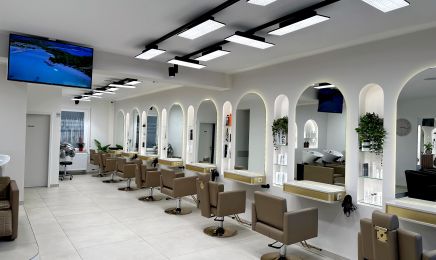 Goldene Schere Friseursalon: Kosmetikstudio in Friedrichshafen